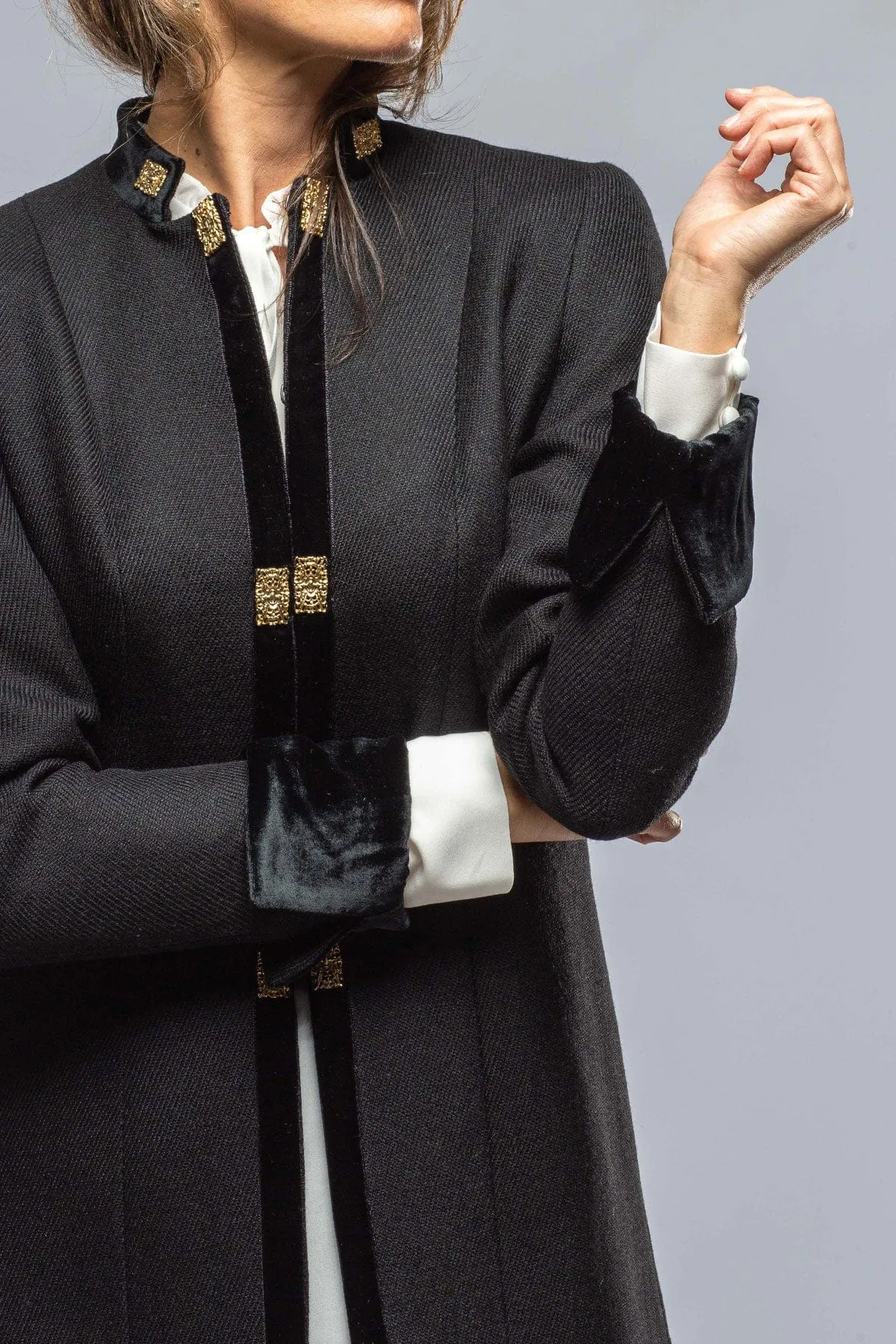 Alberca Short Medallion Coat In Black