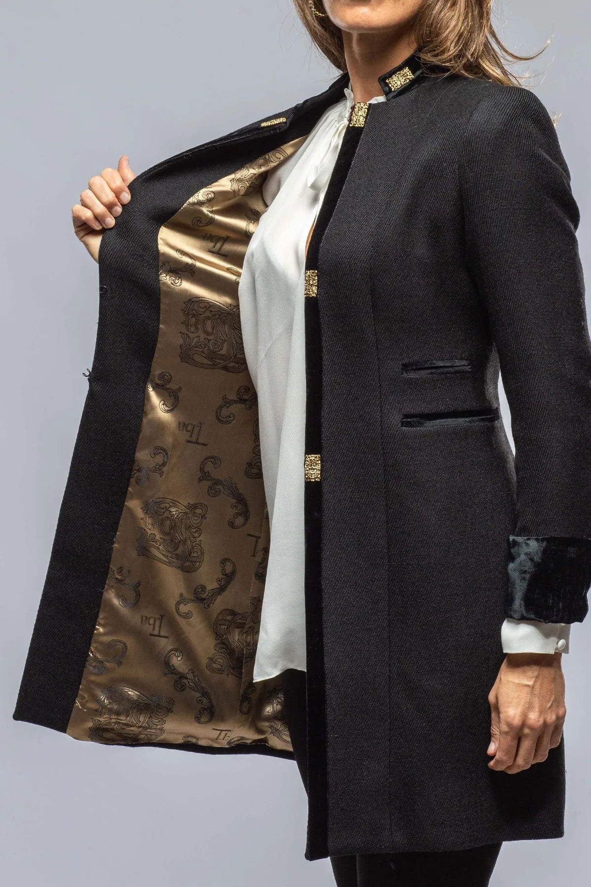 Alberca Short Medallion Coat In Black