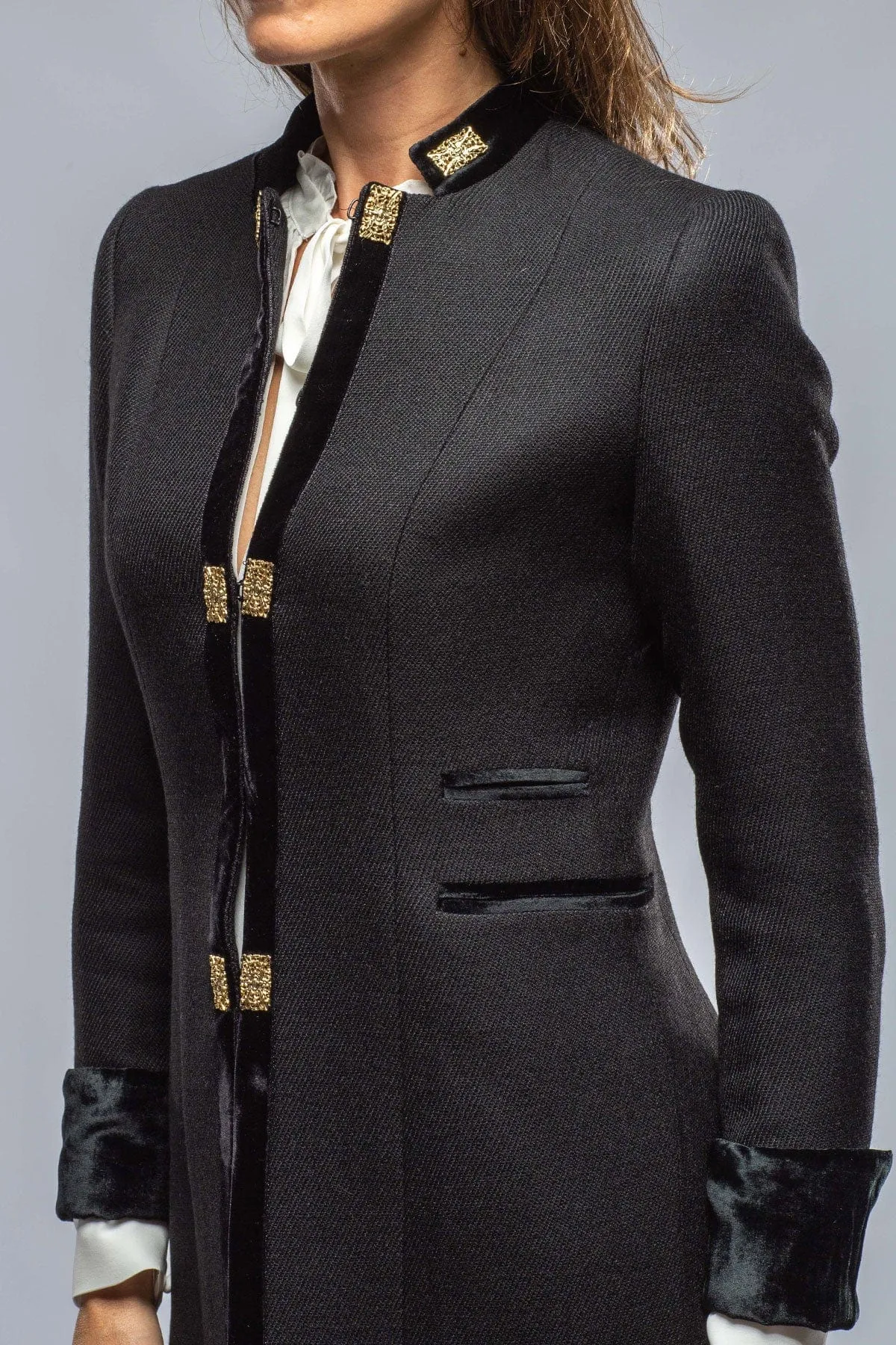 Alberca Short Medallion Coat In Black
