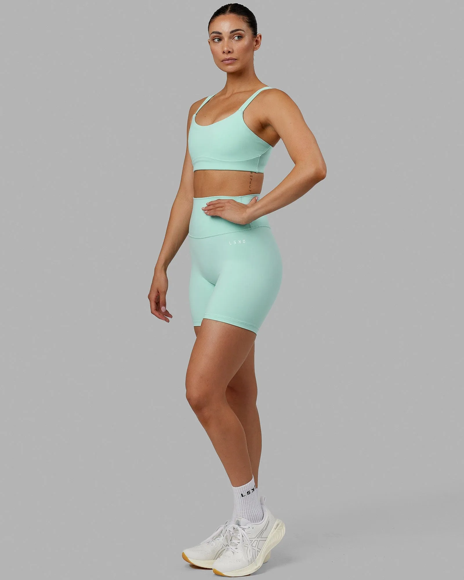Base 2.0 Mid Short Tights - Pastel Turquoise