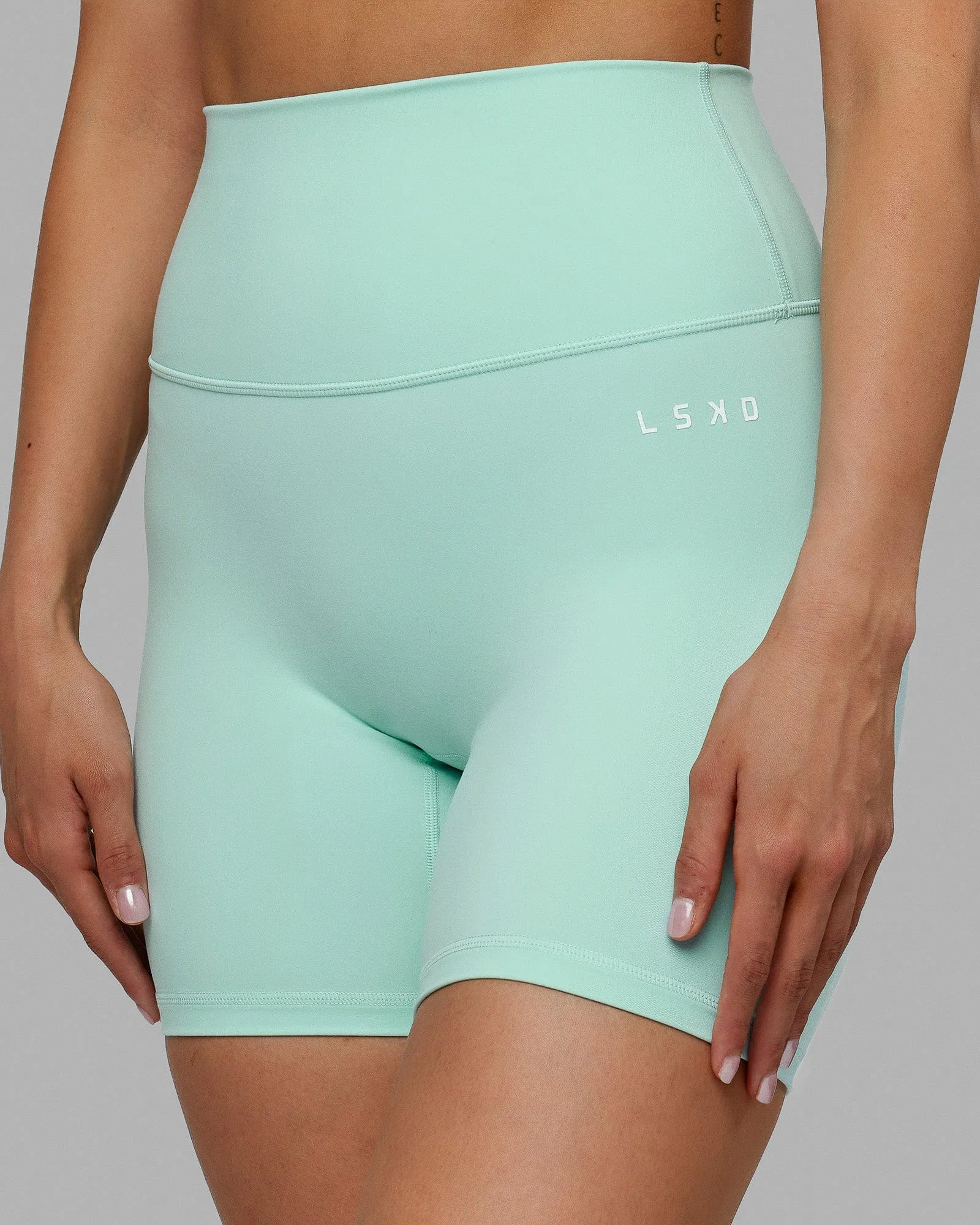 Base 2.0 Mid Short Tights - Pastel Turquoise