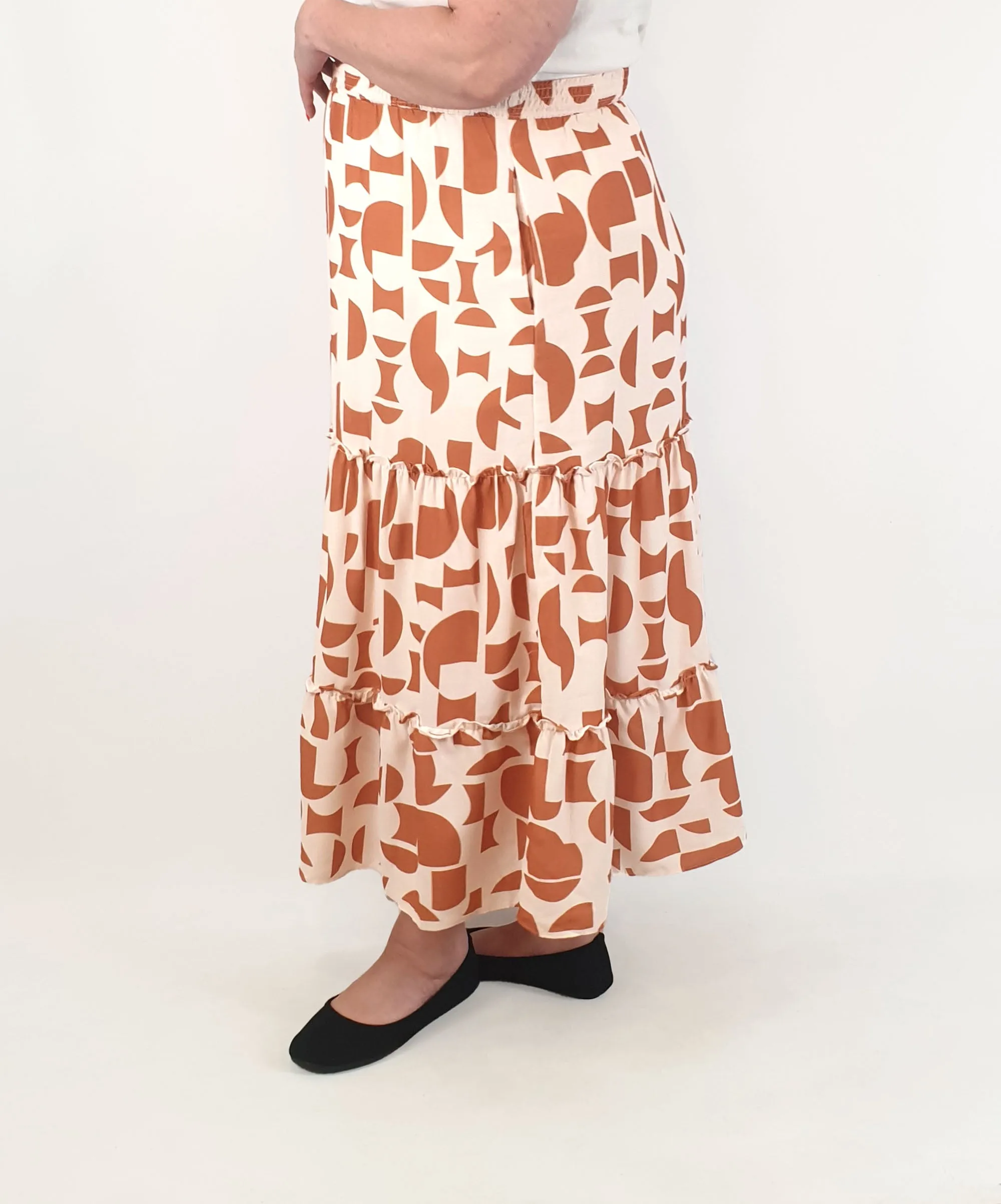 Brown and cream print linen mix tiered skirt fits size 16-18