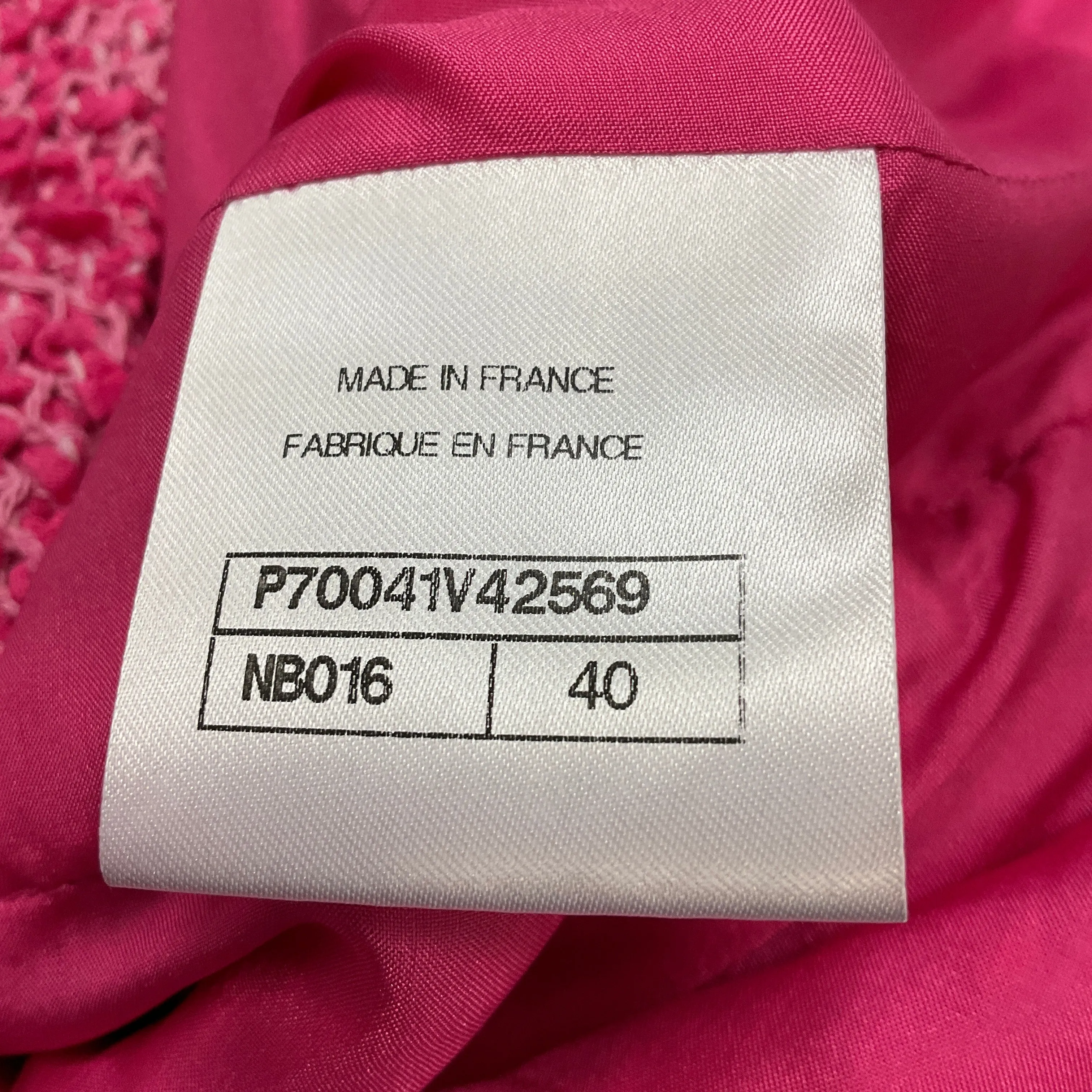 Chanel Fuchsia Pink / Gold 2021 CC Logo Buttoned Collarless Tweed Jacket