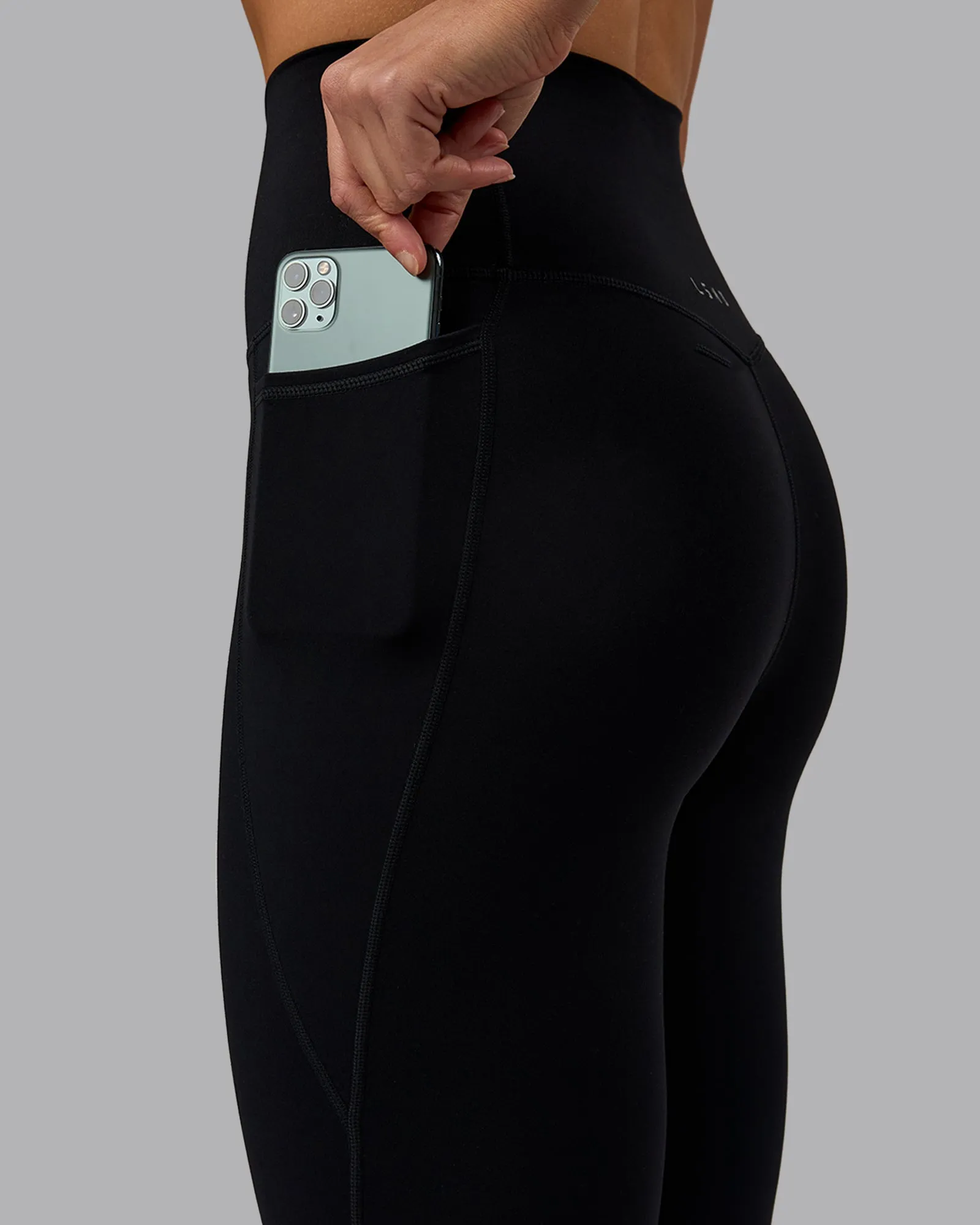 Elixir 3/4 Length Tight With Pockets - Black