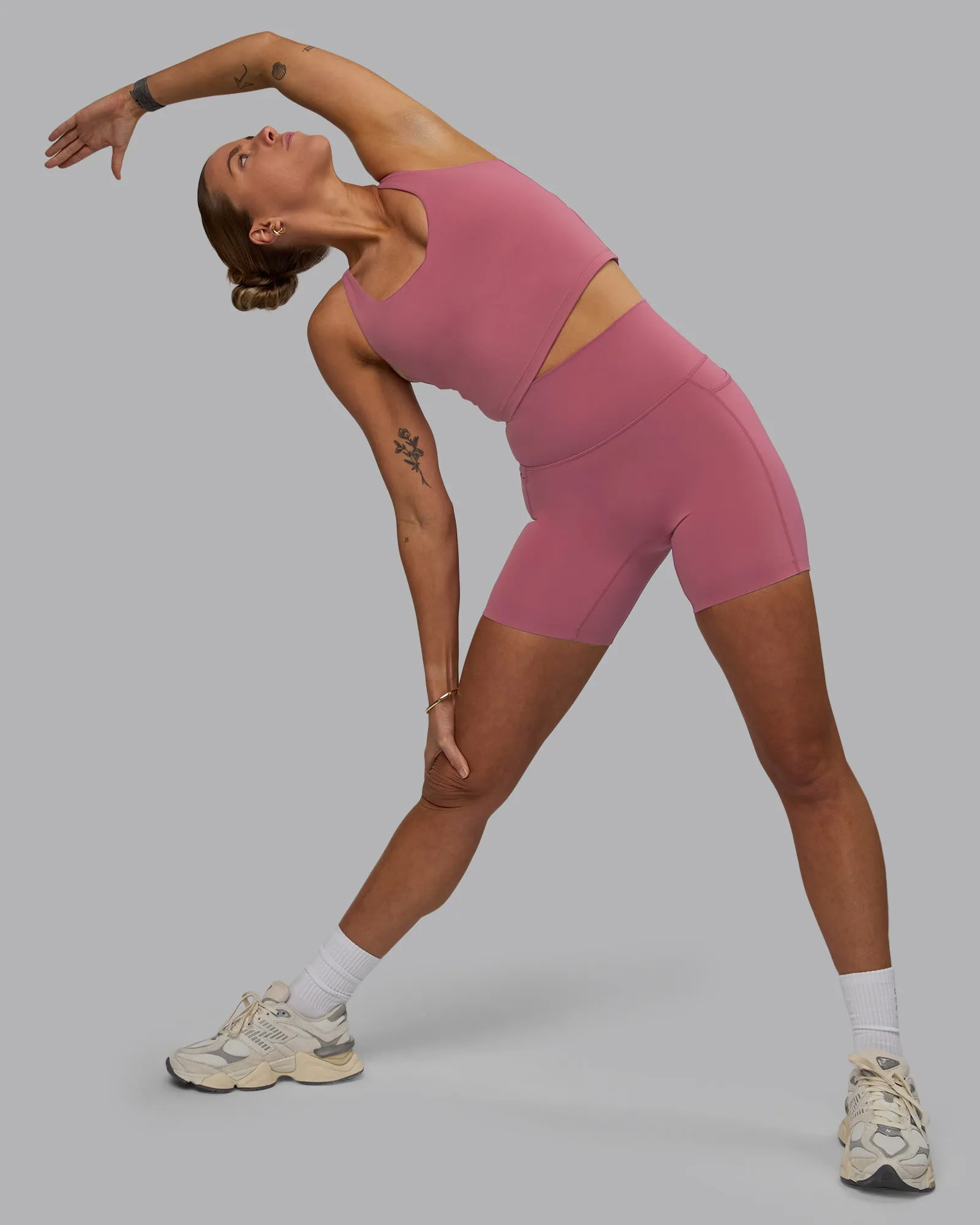 Elixir Mid Short Tight With Pockets - Mauve Haze