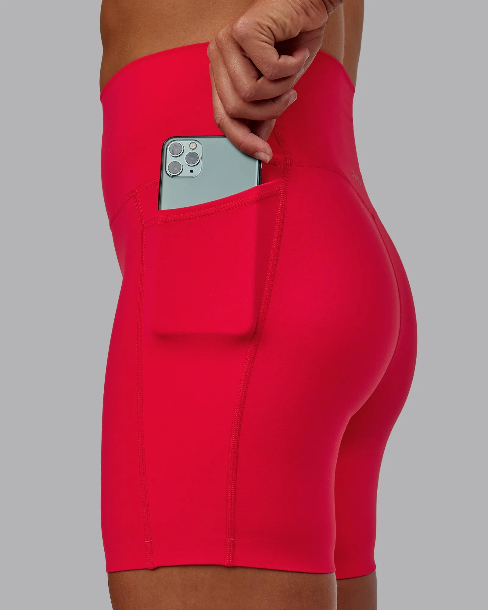 Elixir Mid Short Tight With Pockets - Scarlet