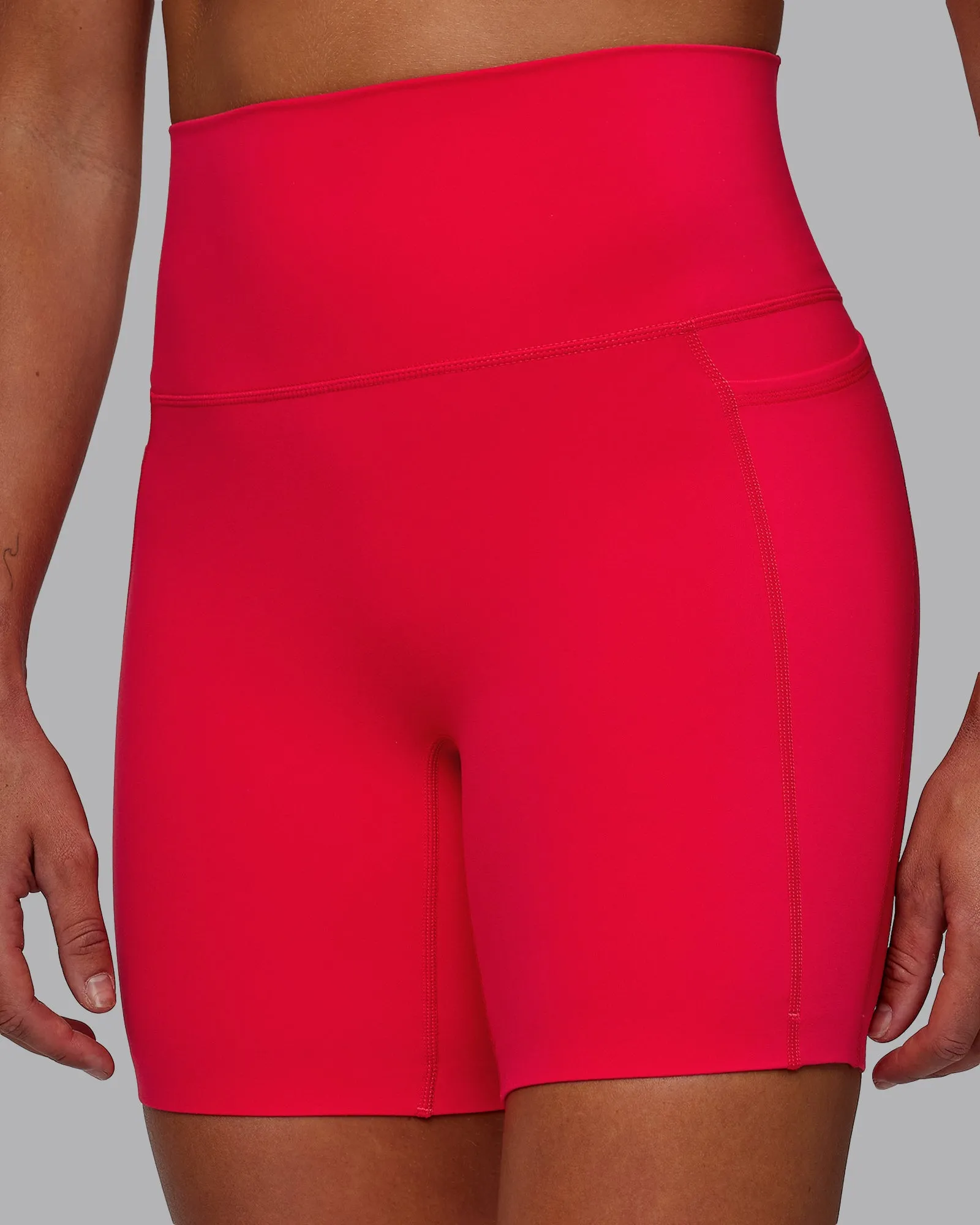 Elixir Mid Short Tight With Pockets - Scarlet