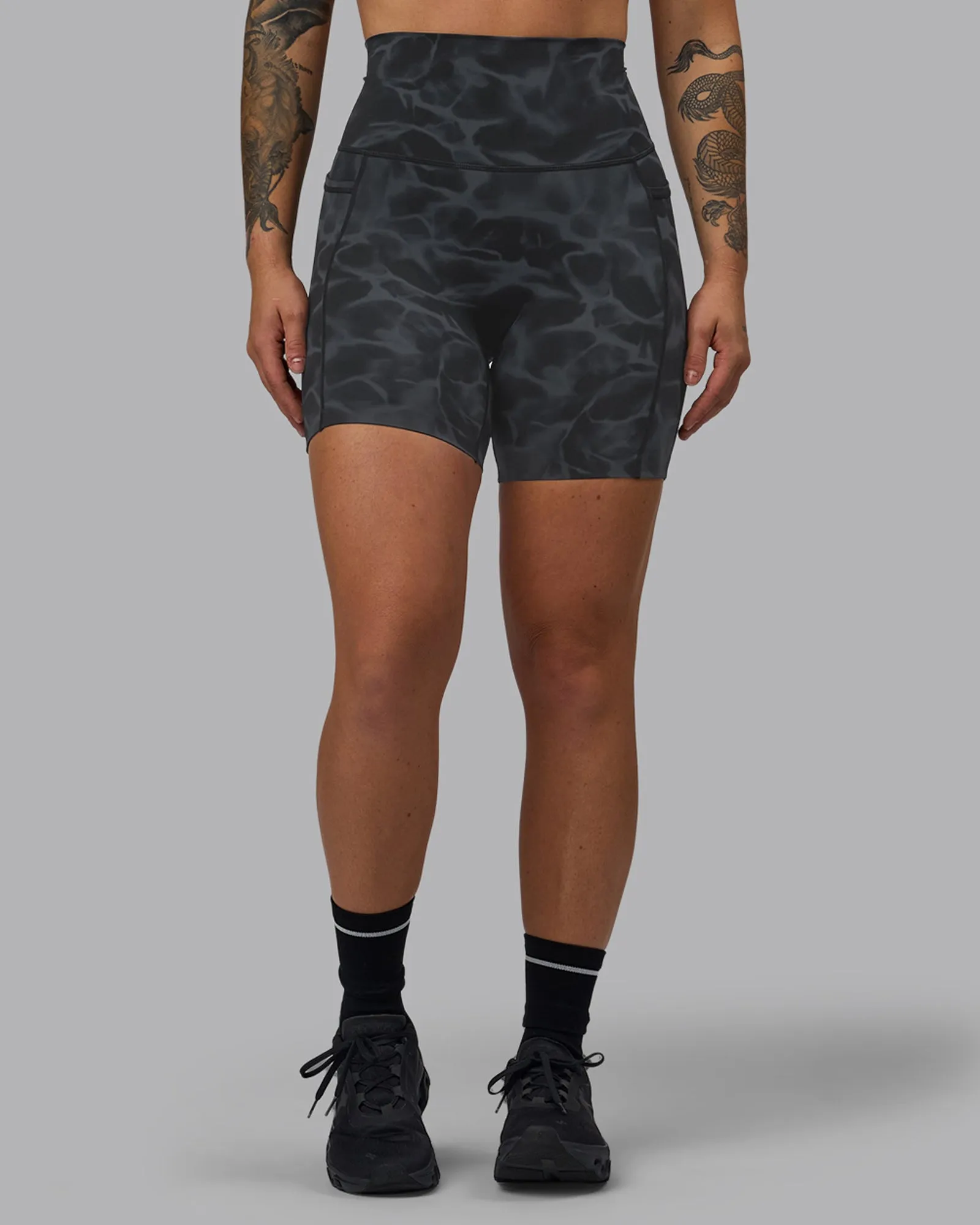 Elixir Mid Short Tight With Pockets - Tranquil-Black