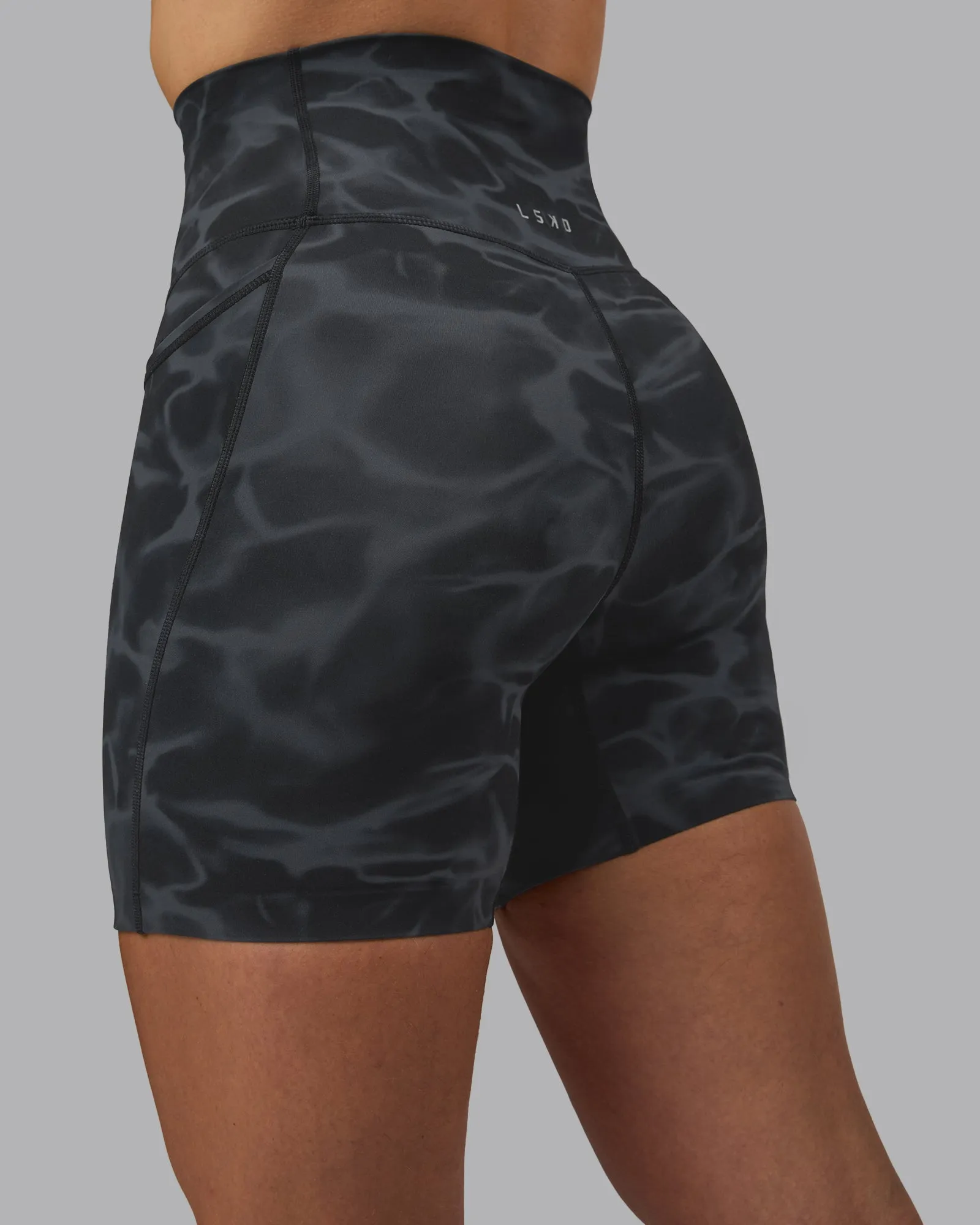Elixir Mid Short Tight With Pockets - Tranquil-Black