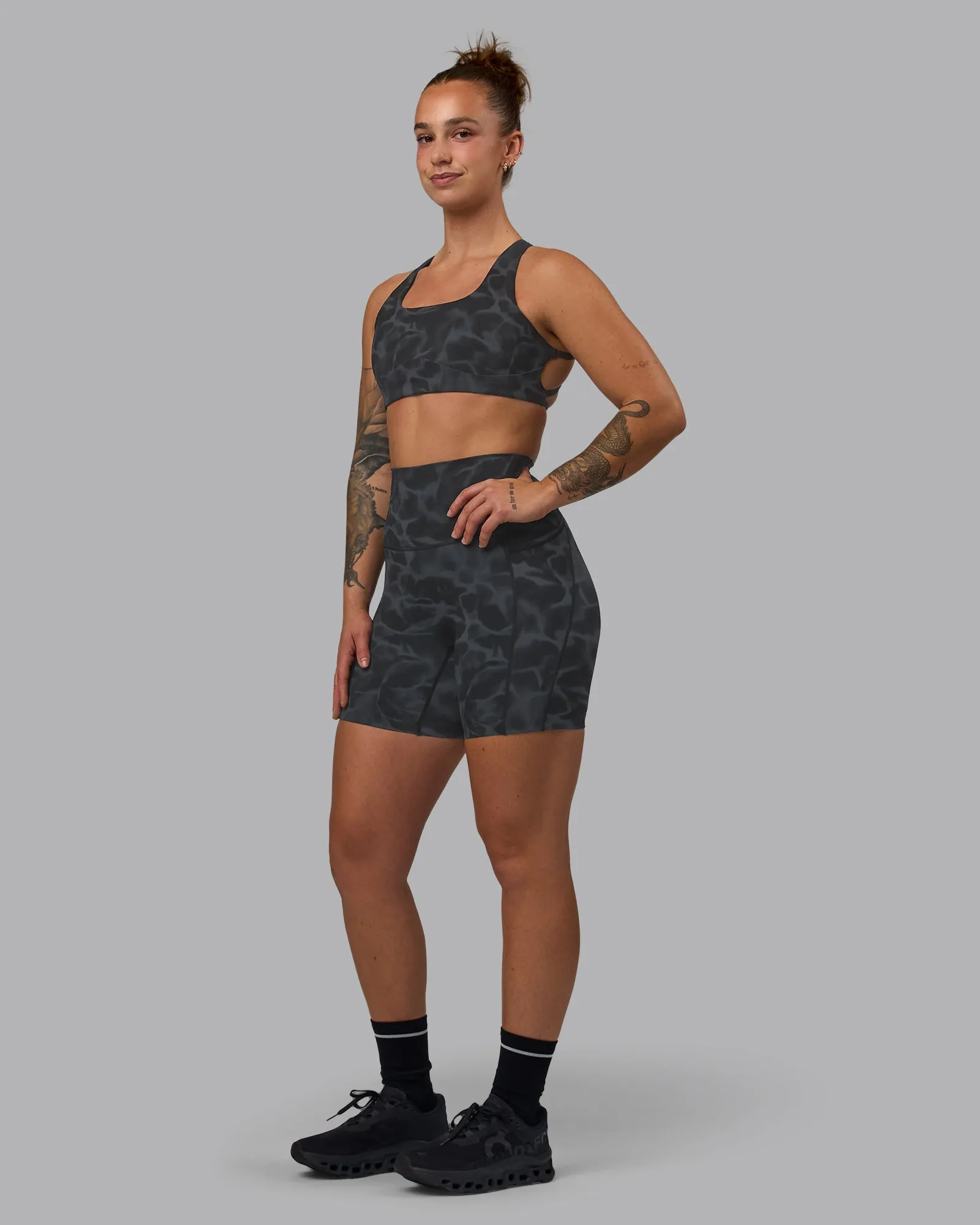 Elixir Mid Short Tight With Pockets - Tranquil-Black