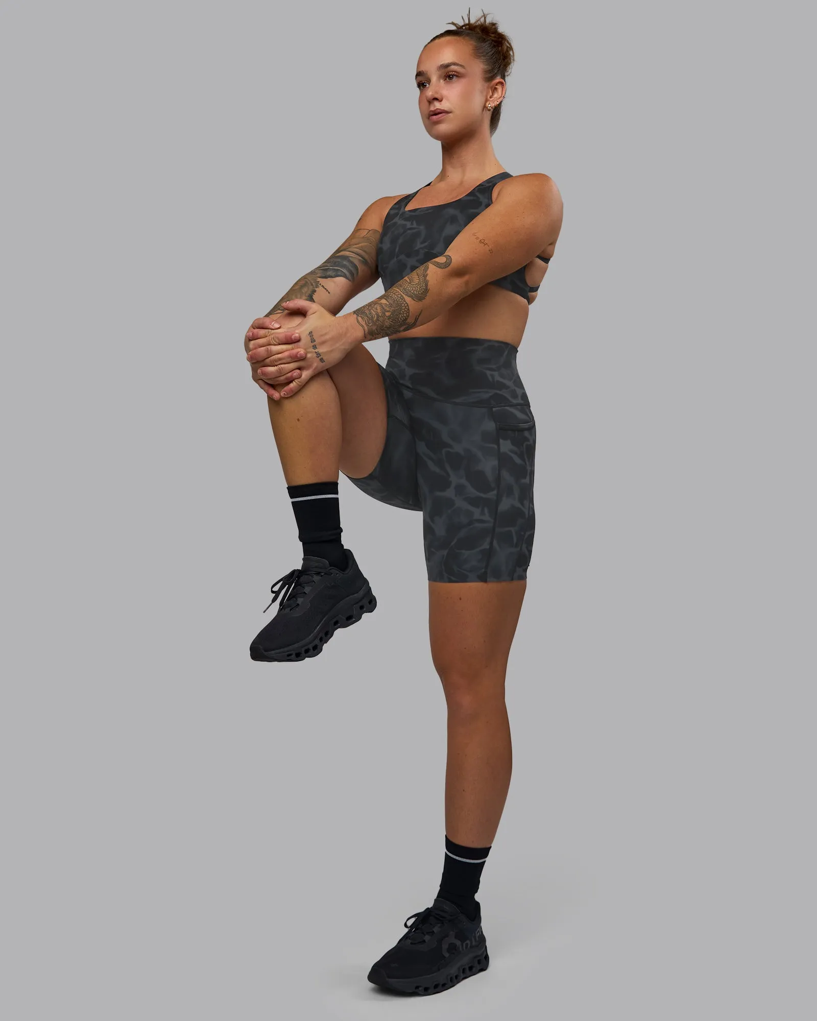 Elixir Mid Short Tight With Pockets - Tranquil-Black
