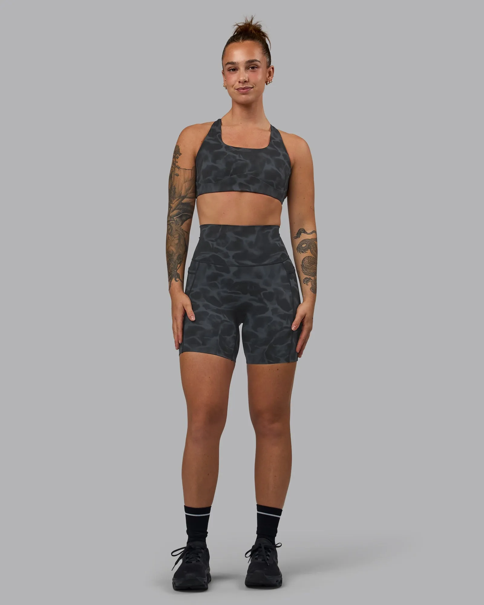 Elixir Mid Short Tight With Pockets - Tranquil-Black