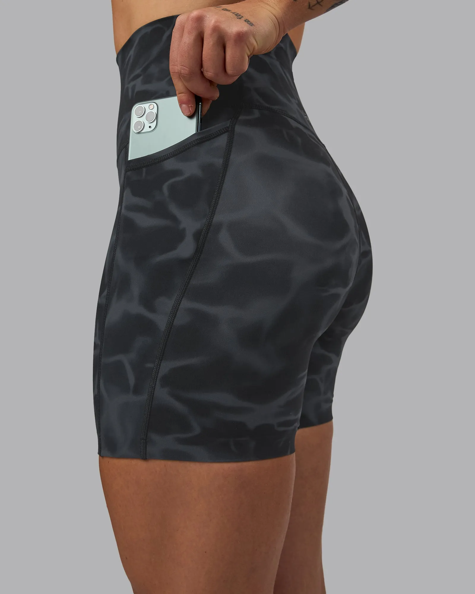 Elixir Mid Short Tight With Pockets - Tranquil-Black