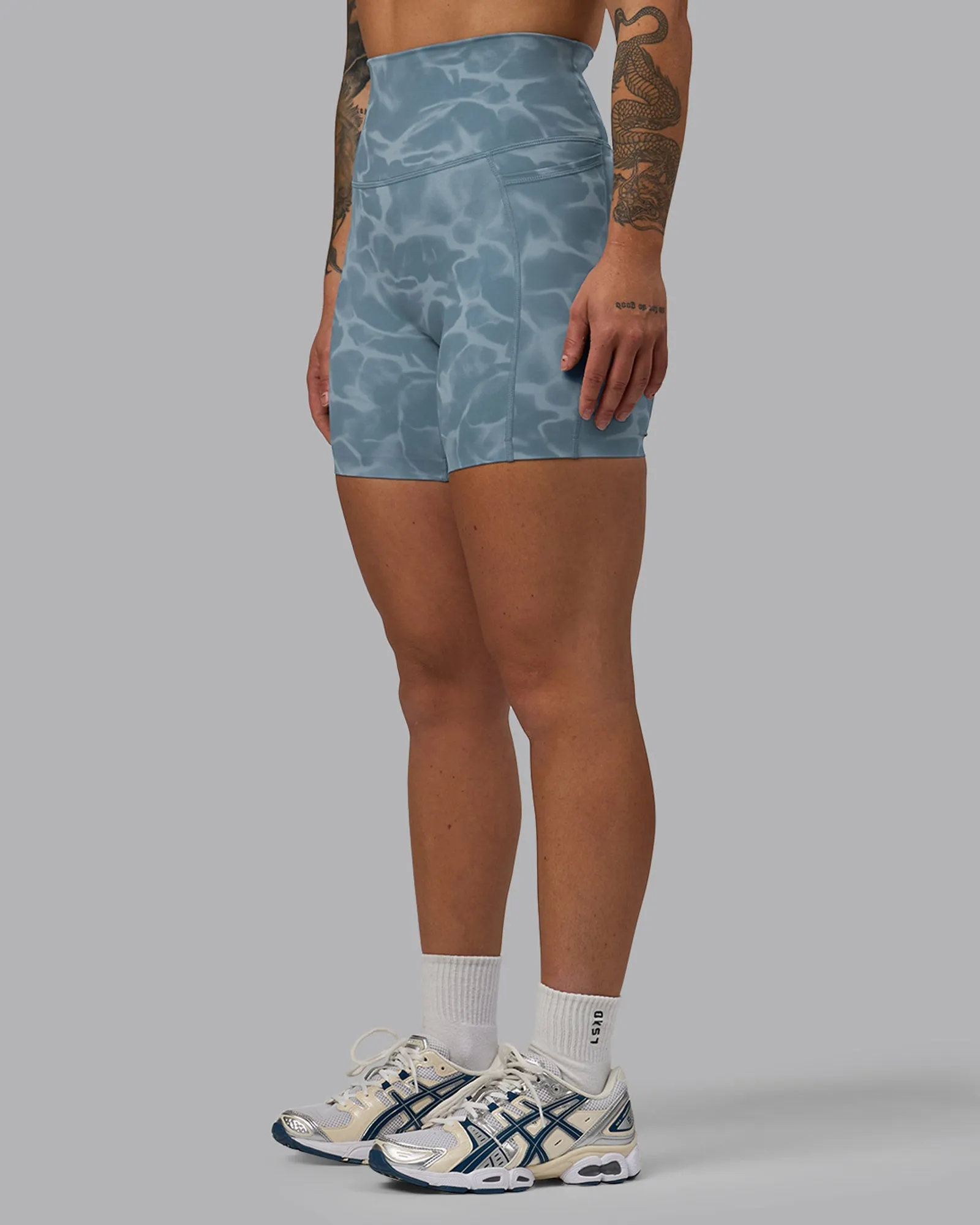 Elixir Mid Short Tight With Pockets - Tranquil-Elemental Blue