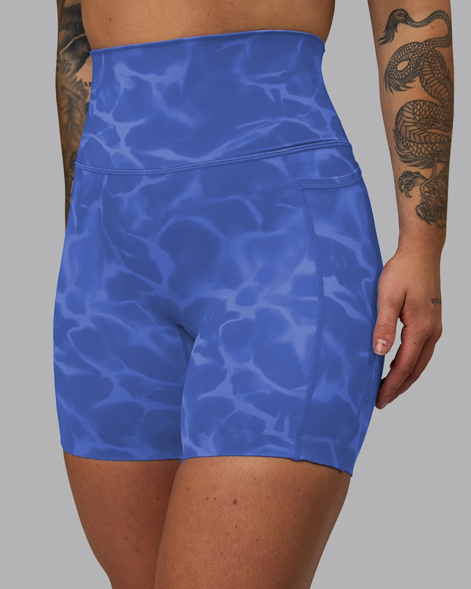 Elixir Mid Short Tight With Pockets - Tranquil-Power Cobalt