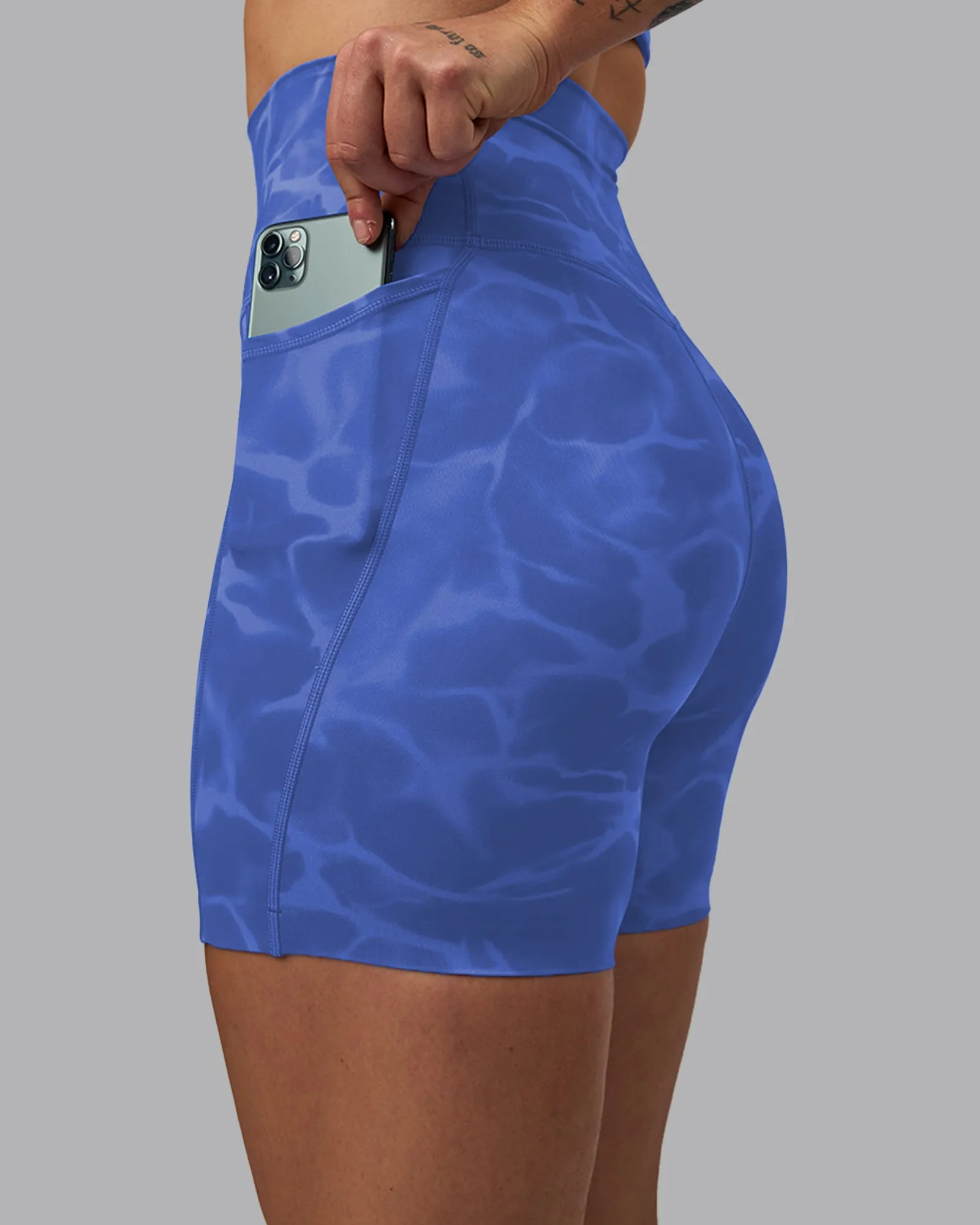 Elixir Mid Short Tight With Pockets - Tranquil-Power Cobalt