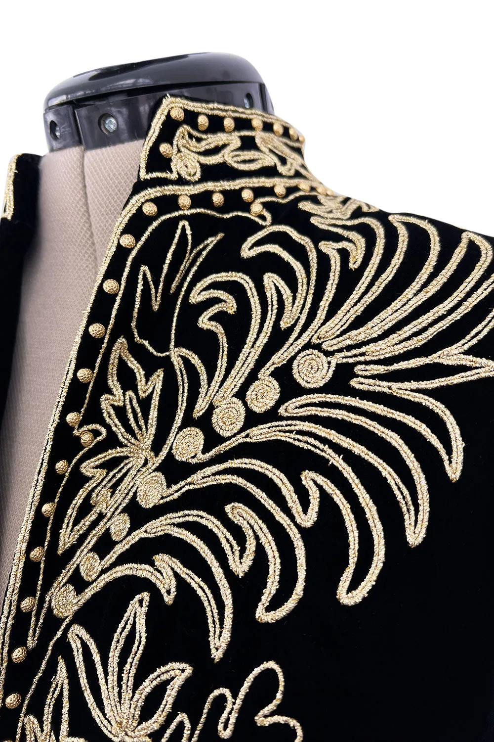 Exceptional 1980s Oscar de la Renta Black Velvet & Metallic Gold Cord Applique Jacket