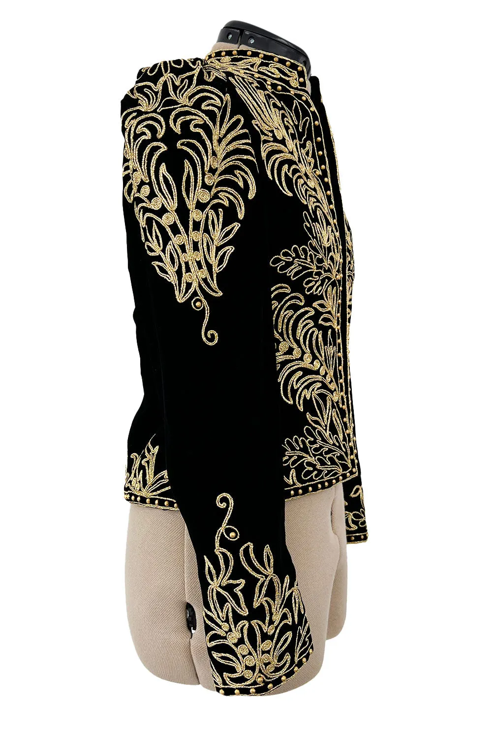 Exceptional 1980s Oscar de la Renta Black Velvet & Metallic Gold Cord Applique Jacket