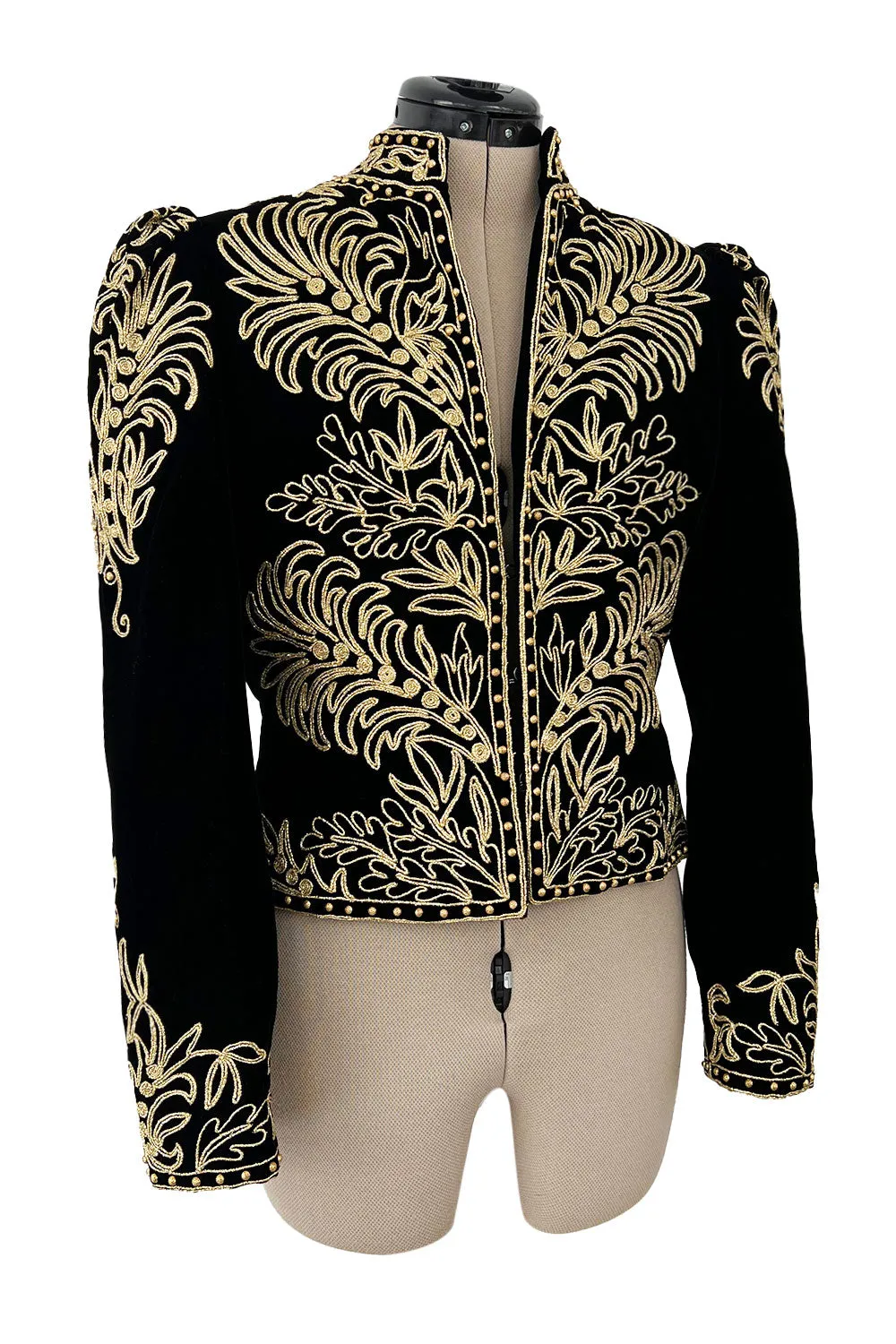 Exceptional 1980s Oscar de la Renta Black Velvet & Metallic Gold Cord Applique Jacket
