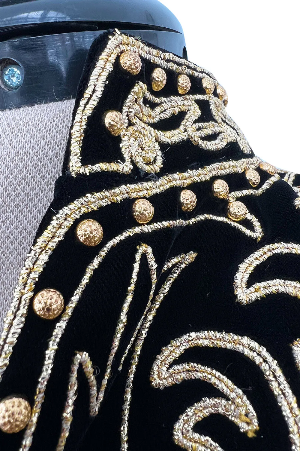 Exceptional 1980s Oscar de la Renta Black Velvet & Metallic Gold Cord Applique Jacket
