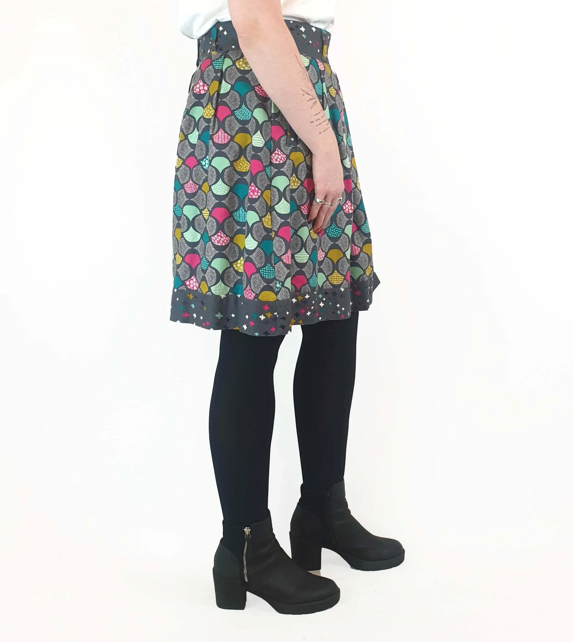 Made590 colourful print skirt size L, best fits 12-14