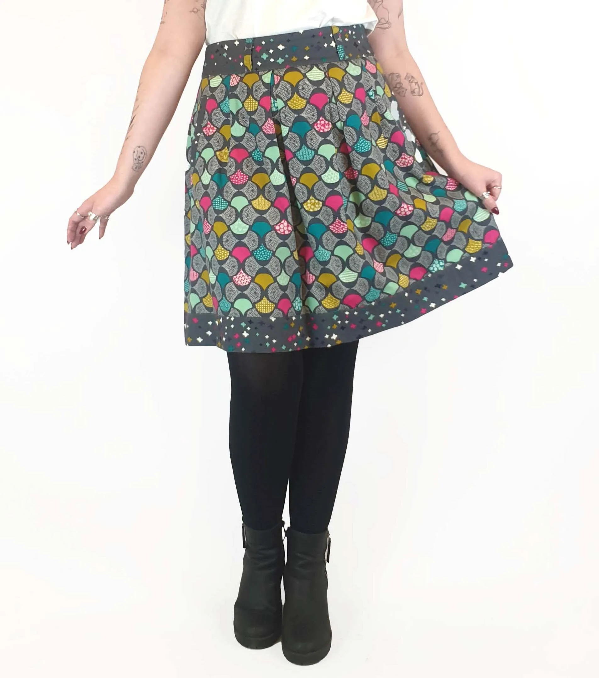 Made590 colourful print skirt size L, best fits 12-14