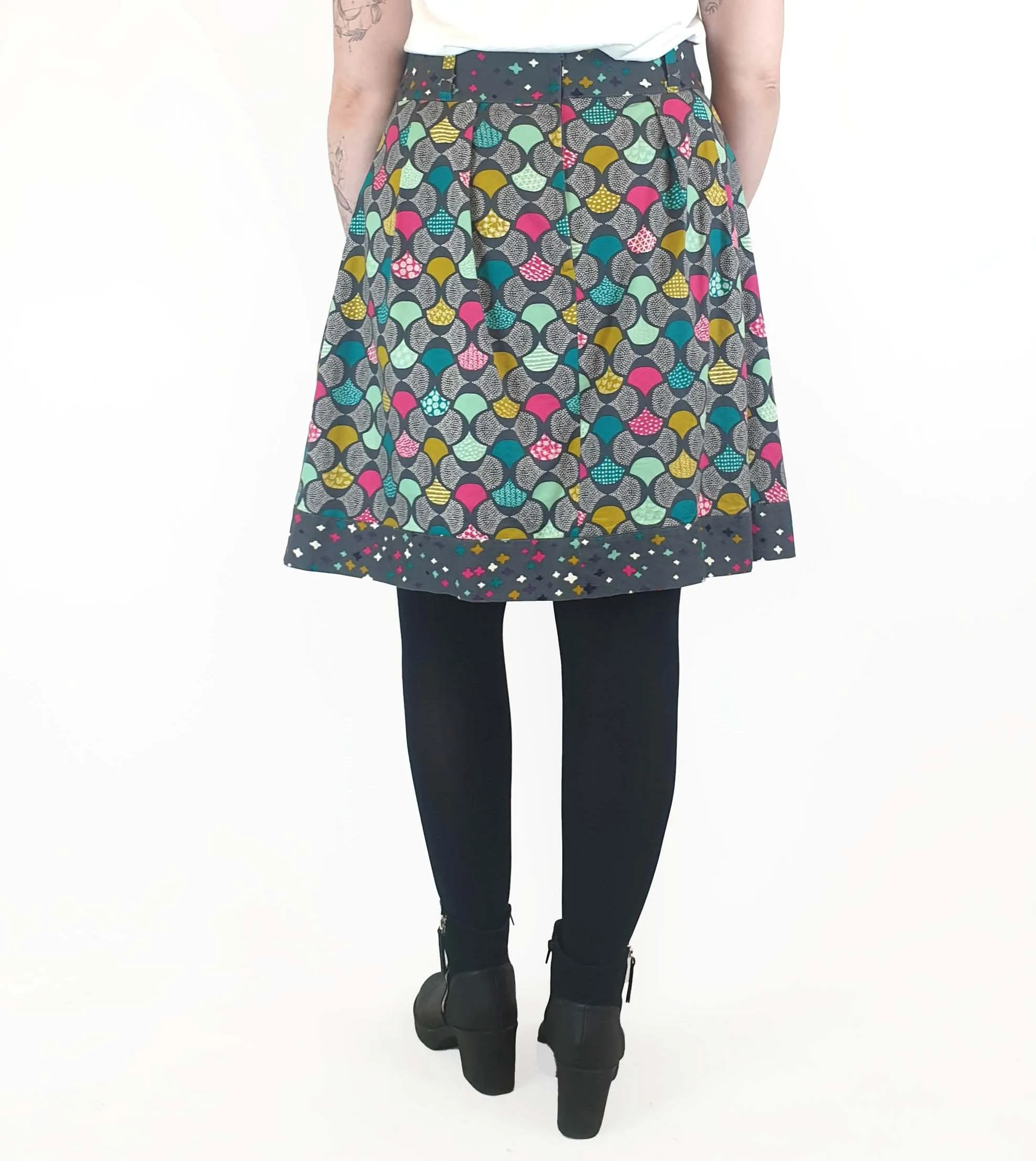 Made590 colourful print skirt size L, best fits 12-14